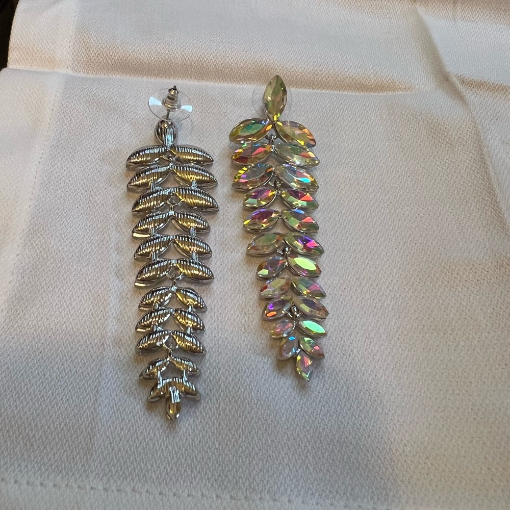 Silver and Iridescent Aurora Borealis Rhinestones Leaf Earrings NWOT - Picture 4 of 6